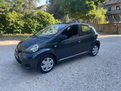 Usata Toyota Aygo 68 CV (50 kW) 2010 Blu Utilitaria