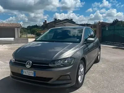 Usata VW Polo Comfortline 90 CV (66 kW) 2019 Grigio Utilitaria