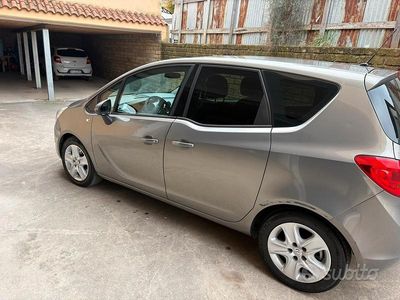 Usata Opel Meriva 95 CV (69 kW) 2016 Grigio Monovolume