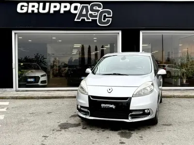 Usata Renault Scénic III 110 CV (80 kW) 2012 Argento Monovolume
