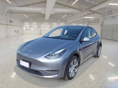 Begagnad Tesla Model Y 378 kW (514 HK) 2023 Grå SUV