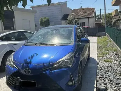 Usata Toyota Yaris Hybrid Edition 73 CV (53 kW) 2017 Berlina