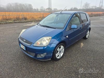 Usata Ford Fiesta Ghia 74 CV (54 kW) 2008 Blu Utilitaria