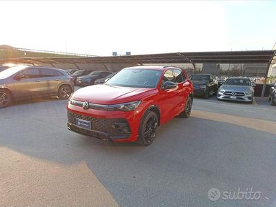 Usata VW Tiguan R-line 150 CV (110 kW) 2024 Rosso SUV