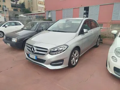 Usata Mercedes B180 109 CV (80 kW) 2016 Grigio Utilitaria