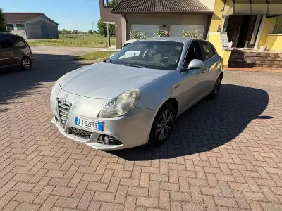 Usata Alfa Romeo Giulietta Distinctive 105 CV (77 kW) 2011 Grigio Utilitaria