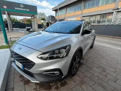 Usado Ford Focus Active 120 HP (88 kW) 2020 Cinzento Sedan