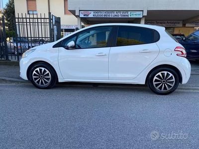 Usata Peugeot 208 81 CV (59 kW) 2013 Bianco Utilitaria