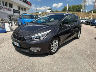 Usata Kia Ceed Sportswagon 111 CV (81 kW) 2014 Grigio chiaro Station wagon