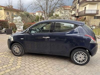 Usata Lancia Ypsilon Silver 86 CV (63 kW) 2017 Blu/azzurro Utilitaria