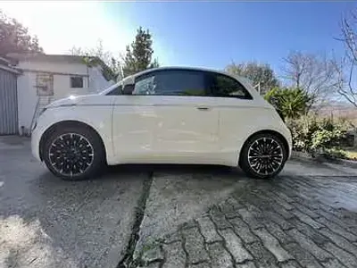 Usata Fiat 500e Icon 42 kW (58 CV) 2021 Bianco Utilitaria