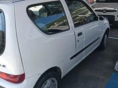 Usata Fiat 600 54 CV (39 kW) 2002 Bianco Berlina