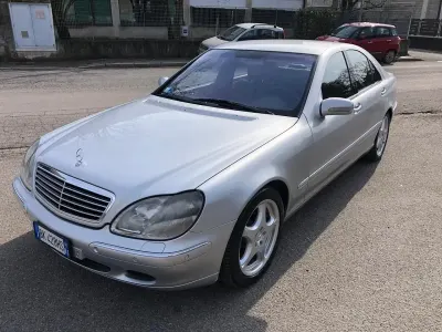 Usata Mercedes S500 306 CV (225 kW) 2000 Argento Berlina