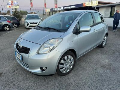 usata Toyota Yaris 1.3 .B.CAMBIO AUT.CO NAVY