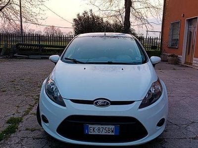 Usata Ford Fiesta 70 CV (51 kW) 2011 Bianco Utilitaria