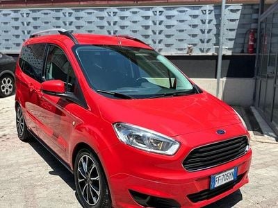 Usata Ford Tourneo Courier Titanium 75 CV (55 kW) 2017 Rosso Monovolume