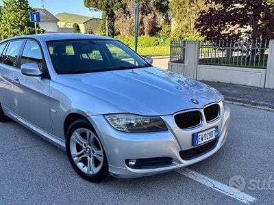Usata BMW 318 143 CV (105 kW) 2010 Grigio Station wagon