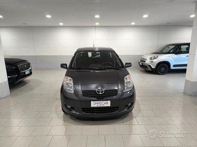 Usata Toyota Yaris Sol 90 CV (66 kW) 2009 Grigio Utilitaria