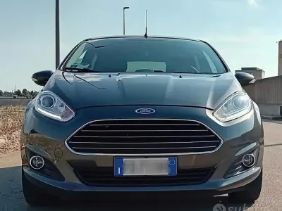 Usata Ford Fiesta Titanium 97 CV (71 kW) 2016 Grigio Utilitaria