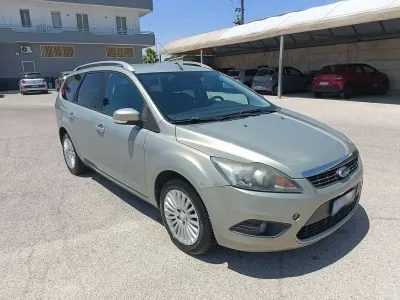 Usata Ford Focus Titanium 109 CV (80 kW) 2009 Grigio Station wagon