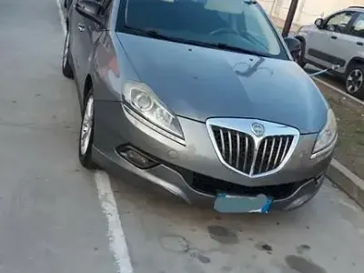 Usata Lancia Delta 120 CV (88 kW) 2010 Utilitaria