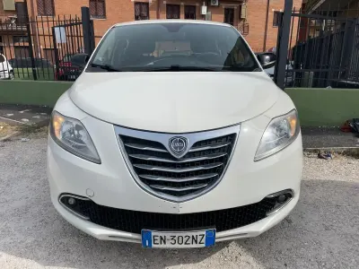 Usata Lancia Ypsilon 95 CV (69 kW) 2012 Bianco Utilitaria