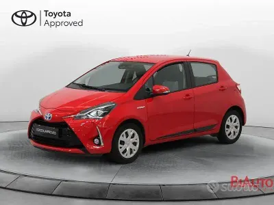 Usata Toyota Yaris Hybrid Active 73 CV (53 kW) 2019 Rosso Berlina