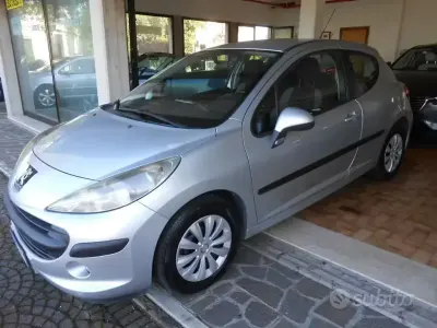 Usata Peugeot 207 68 CV (50 kW) 2007 Grigio Utilitaria