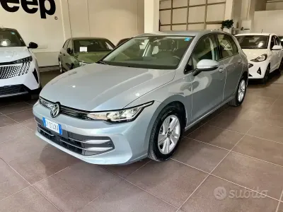 Usata VW Golf VIII Edition 116 CV (85 kW) 2025 Grigio Berlina