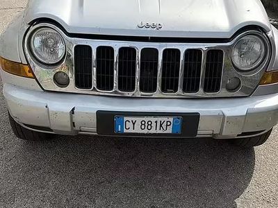 Usado Jeep Cherokee 163 CV (119 kW) 2006 Gris SUV