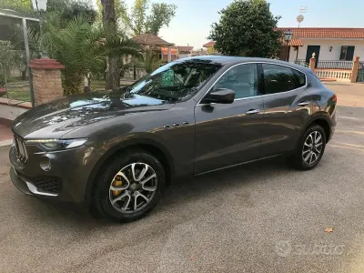 Usata Maserati Levante GranLusso 250 CV (183 kW) 2018 Grigio SUV