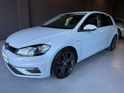 Usata VW Golf VII Highline 131 CV (96 kW) 2017 Bianco argento Berlina