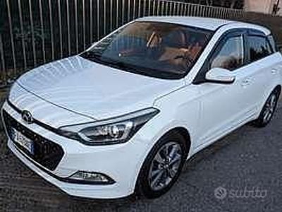 Usata Hyundai i20 90 CV (66 kW) 2015 Bianco Utilitaria