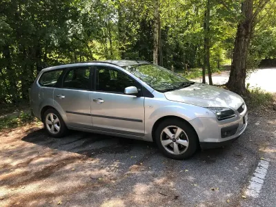 Usata Ford Focus Style 116 CV (85 kW) 2005 Grigio Station wagon