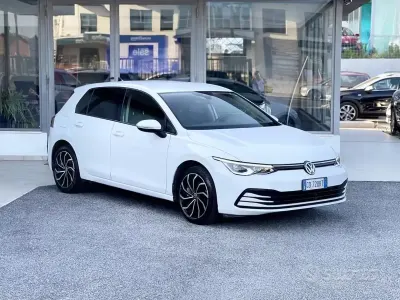 Usata VW Golf VIII Life 110 CV (80 kW) 2021 Bianco Berlina