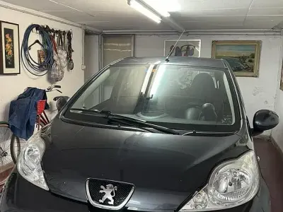 Usata Peugeot 107 68 CV (50 kW) 2011 Grigio Utilitaria