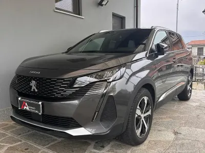 Usata Peugeot 5008 Allure 131 CV (96 kW) 2024 Grigio SUV