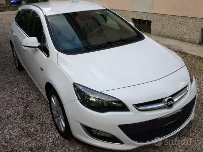 Usata Opel Astra 130 CV (95 kW) 2014 Bianco Station wagon