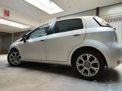 Usata Fiat Grande Punto 69 CV (50 kW) 2013 Grigio Utilitaria