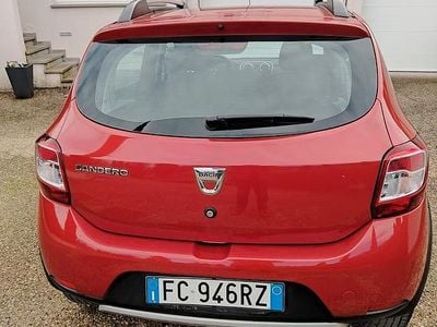 Usata Dacia Sandero Stepway 90 CV (66 kW) 2015 Rosso Berlina