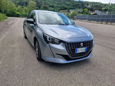 Usata Peugeot 208 Active 101 CV (74 kW) 2023 Grigio Utilitaria