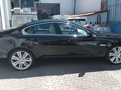 Usata Jaguar XF 200 CV (147 kW) 2014 Nero Berlina