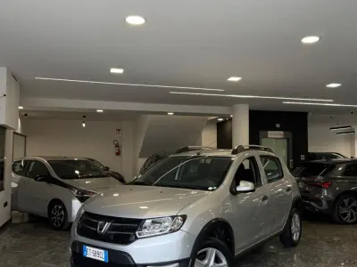 Usata Dacia Sandero Stepway 90 CV (66 kW) 2014 Argento Berlina