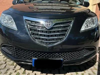 Usata Lancia Ypsilon 60 CV (44 kW) 2013 Nero Utilitaria