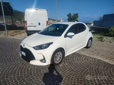 Usata Toyota Yaris Active 72 CV (52 kW) 2022 Bianco Utilitaria