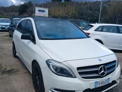 Usata Mercedes B200 Premium 136 CV (100 kW) 2013 Bianco Utilitaria