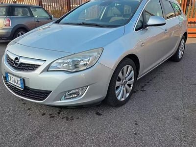 Usata Opel Astra Cosmo 125 CV (91 kW) 2011 Grigio Station wagon
