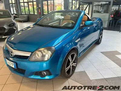 Usata Opel Tigra Sport 90 CV (66 kW) 2007 Blu Cabrio