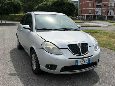 Usata Lancia Ypsilon 77 CV (56 kW) 2009 Argento Utilitaria