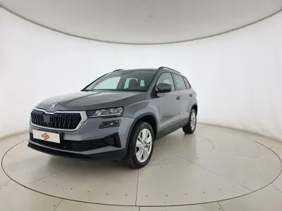 Usata Skoda Karoq Executive 150 CV (110 kW) 2024 Grigio graphite metallizzato SUV